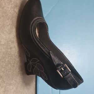 Kenzie Black Wedge Shoes with Embroidered Detail